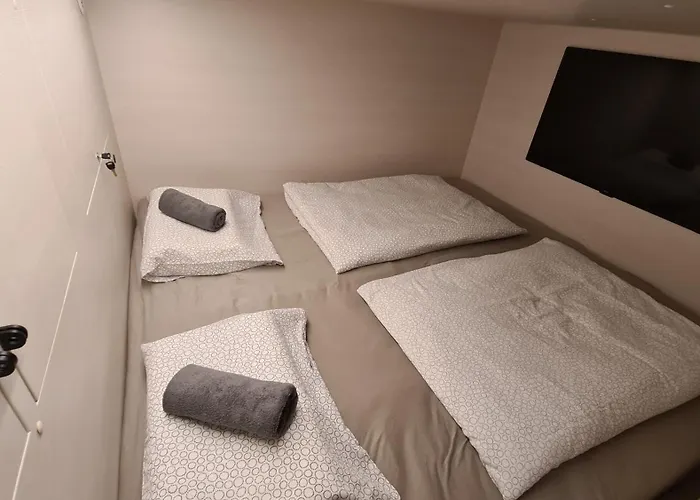 Cabin Hostel ホステル リュブリャナ