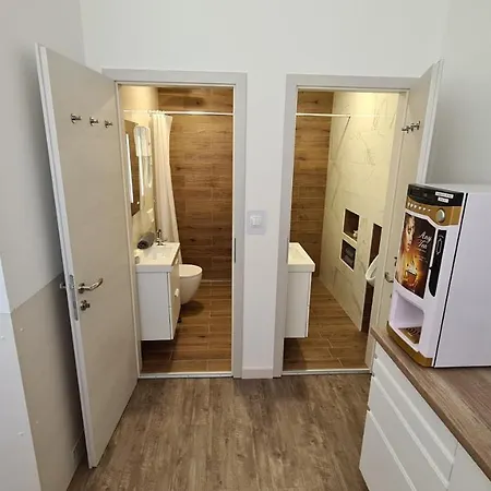 Cabin Hostel Любляна