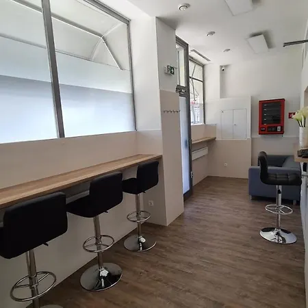 Cabin Hostel Любляна