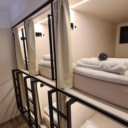 Vandrerhjem Cabin Hostel *